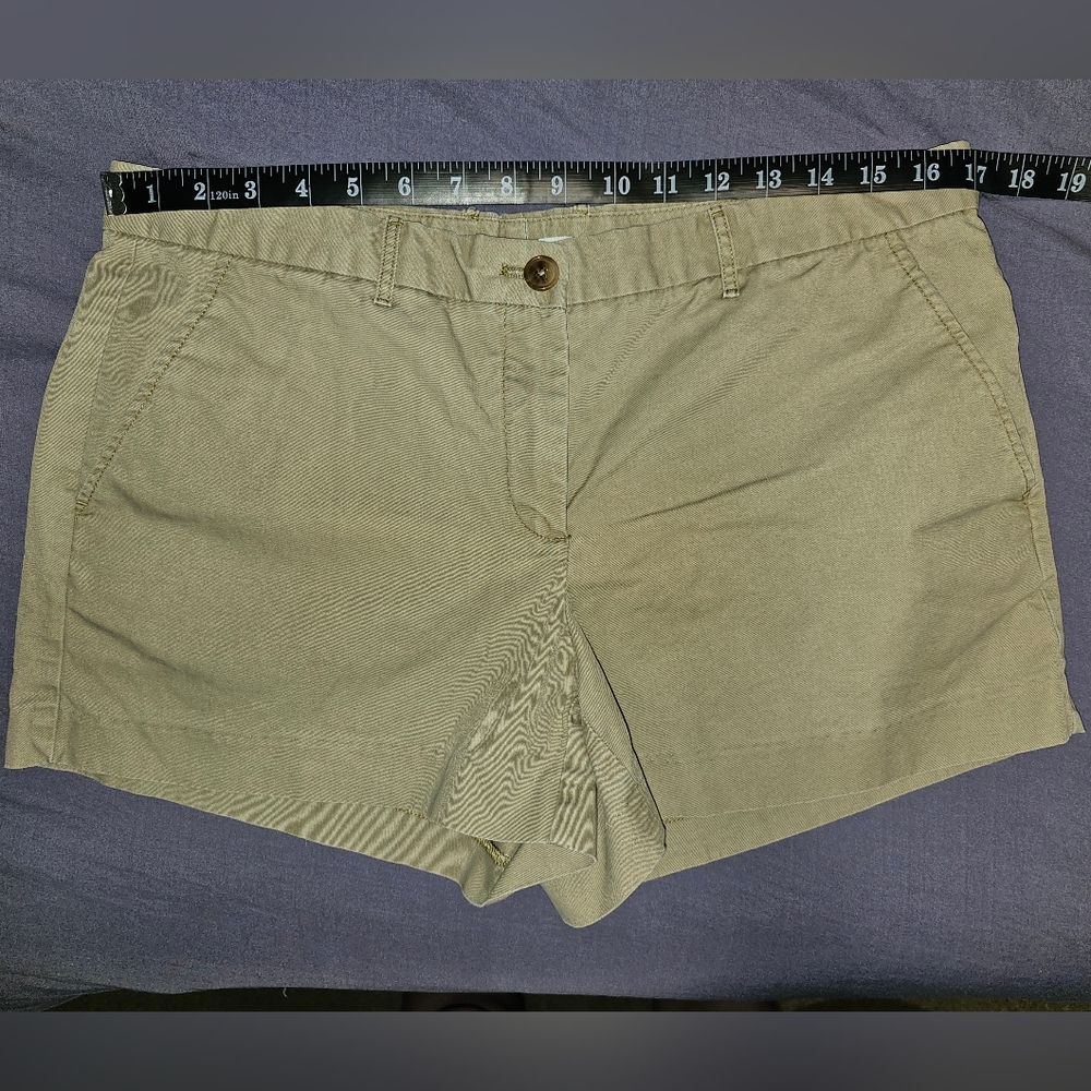 GAP Women's Tan/Khaki 3.5" Shorts